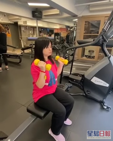 阿仪做Gym。