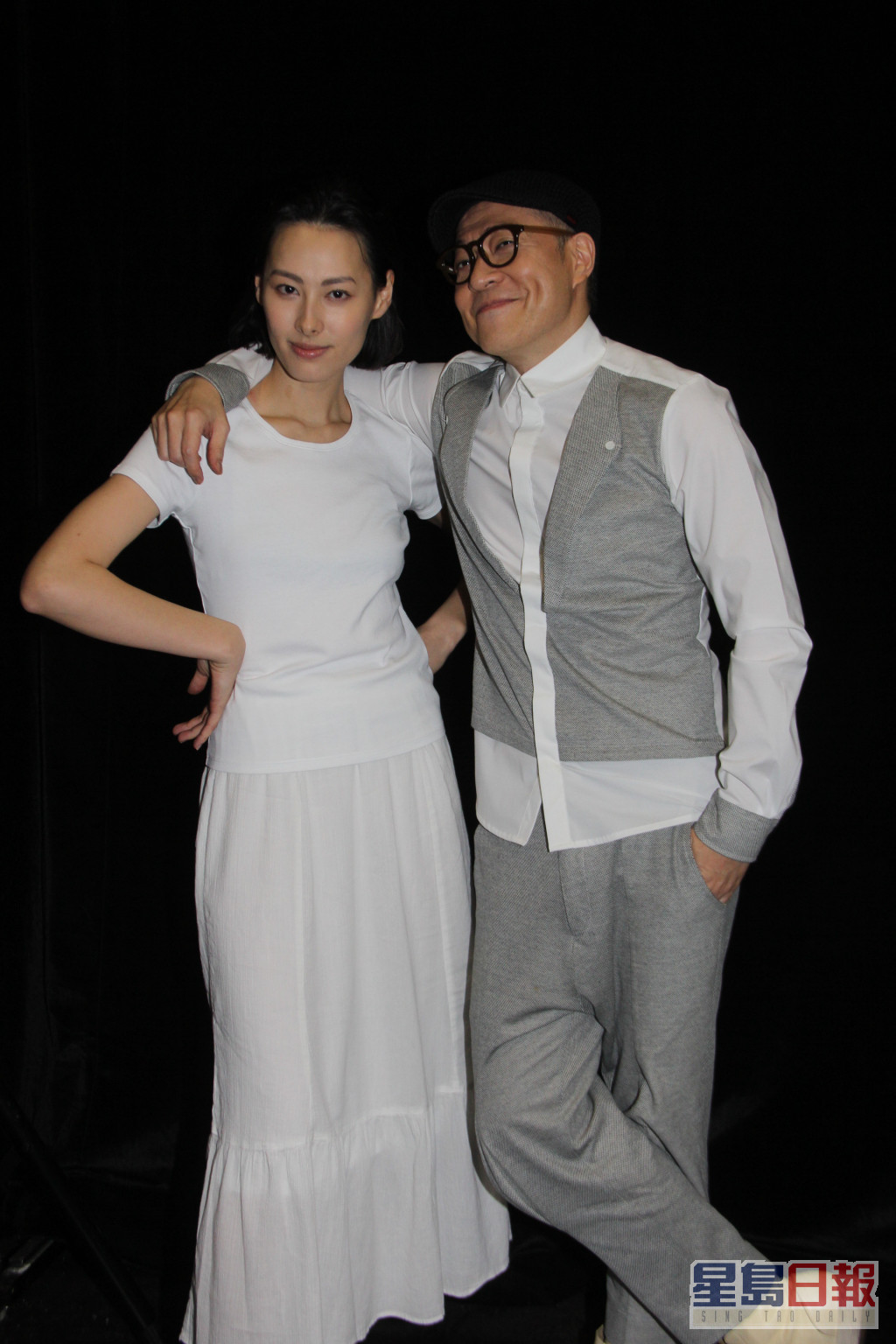 2014年与梁洛施合作舞台剧《快乐勿语》。