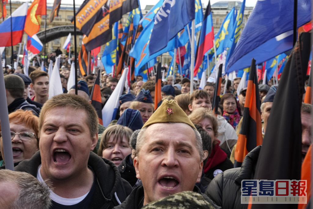 莫斯科有大批民众集会支持乌克兰四个地区的入俄公投。AP