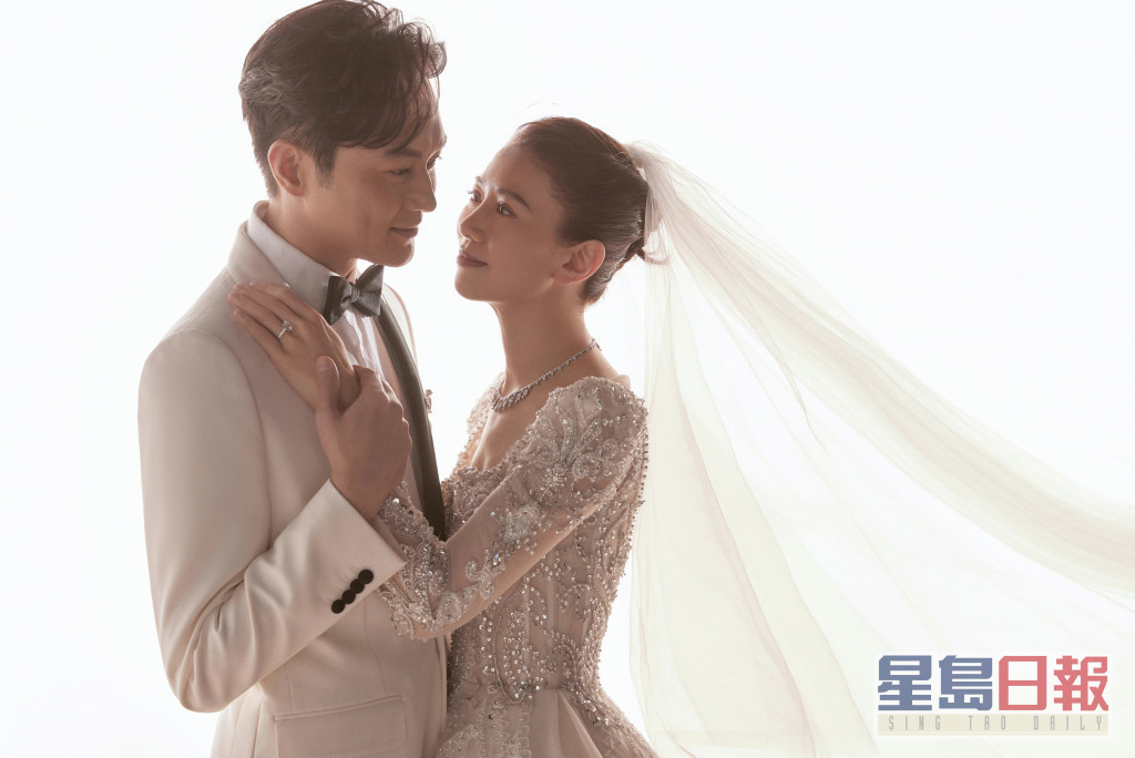 张智霖工作室同时公开多张婚纱相。