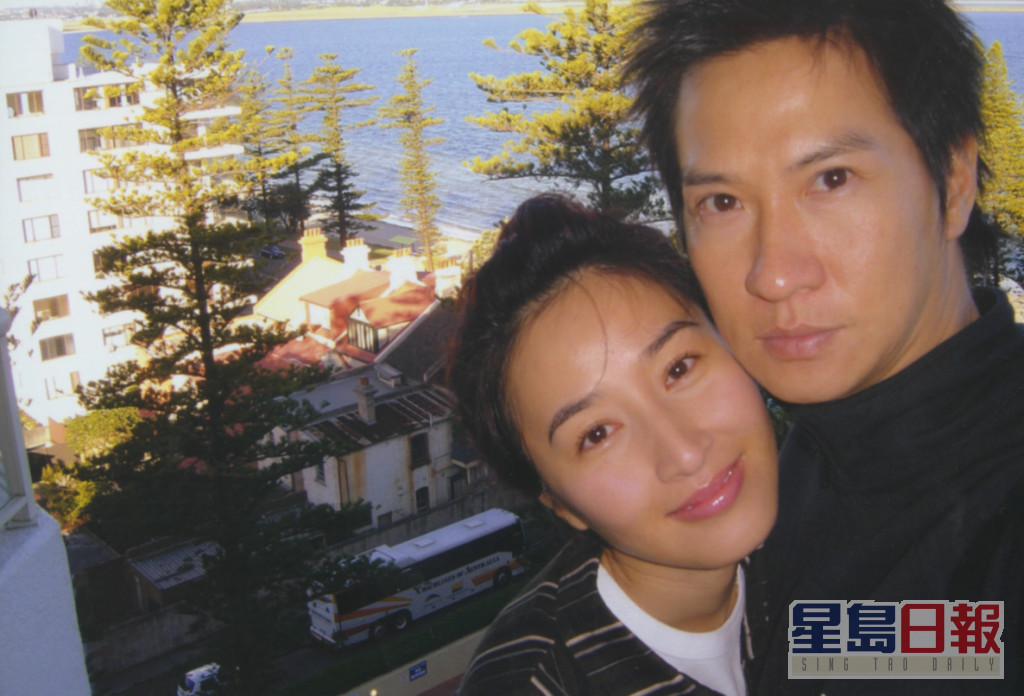 关咏荷与张家辉于1992年相恋，中间曾经历短暂分手再复合。
