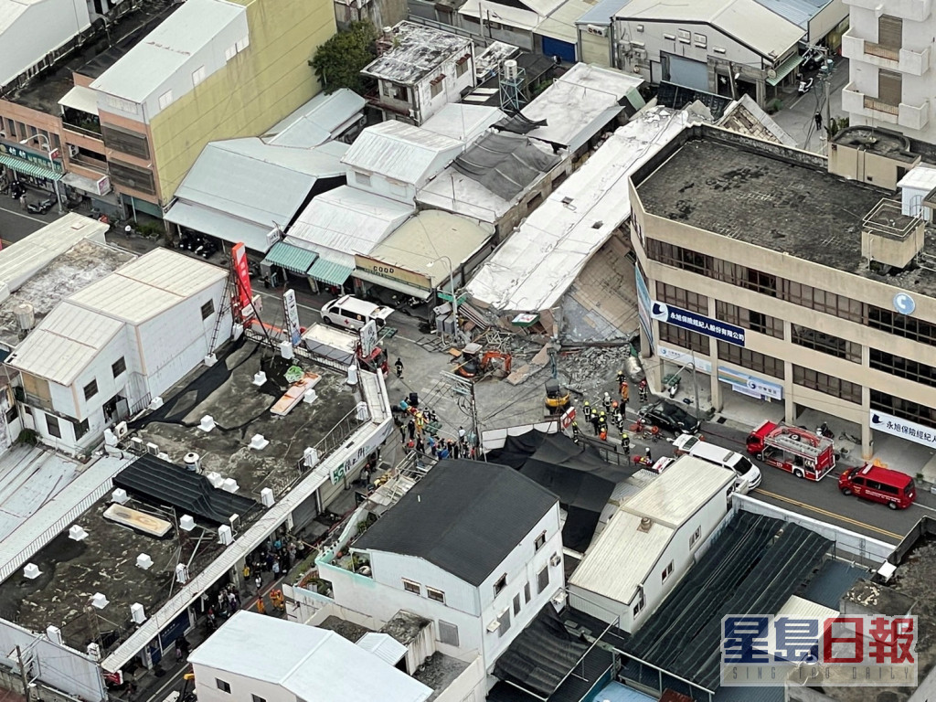 台灣多地有建築物損毀，災情嚴重。AP