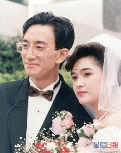 吴启华28岁时经历首段婚姻，有指他当时因事业失意，才选择娶泰国富家女Varintra，但婚姻只维持3年。 ​