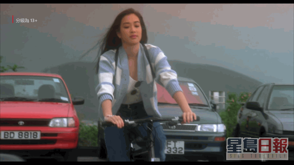 鍾麗緹在90年代出道，拍過多部電影，代表作一定是周星馳的《破壞之王》，踩單車出場勁清純。