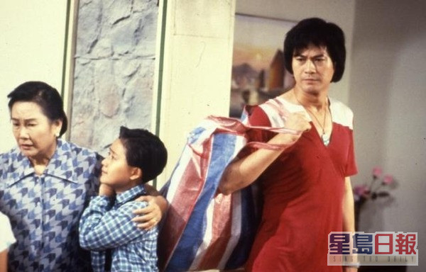 从影多年的黎宣在70年代加入电视圈，1990年转投无綫，在《大时代》饰演「丁蟹」郑少秋母亲。