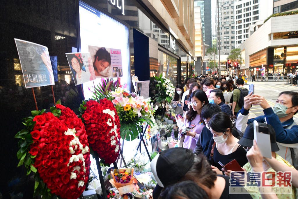 疫情复常通关，加上今年是哥哥离世20周年，香港多处进行不同纪念活动。