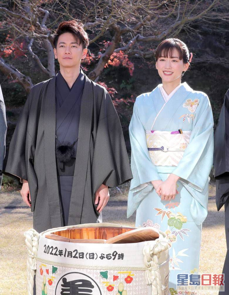 佐藤健和绫濑遥的姊弟恋被指将修成正果，双方事务所对婚事开绿灯。