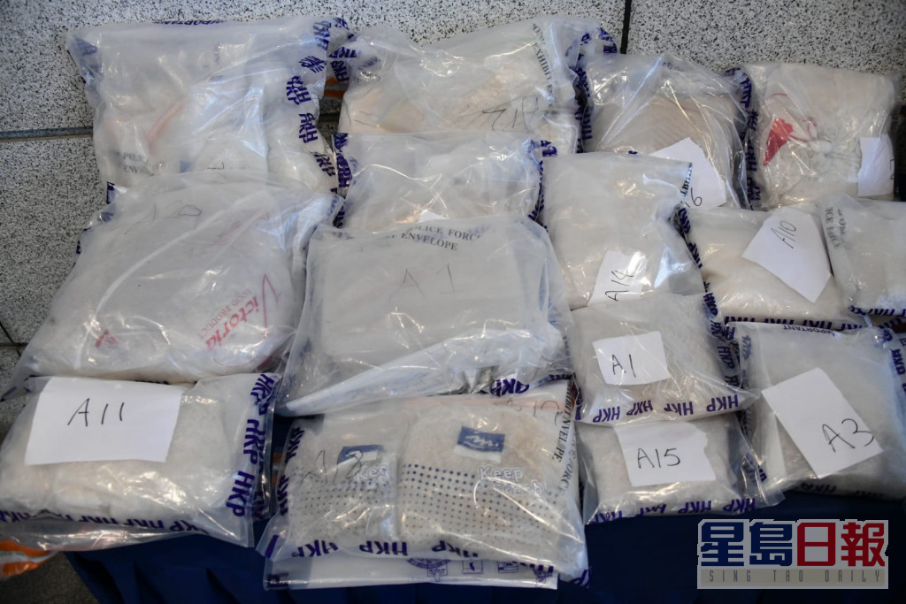 案中总共发现约22公斤毒品，市值约1200万元。