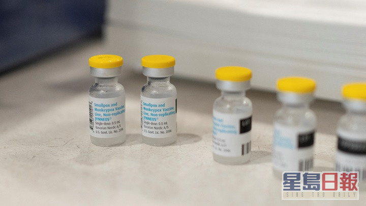 多国因应今年猴痘疫情爆发，对高风险群组展开疫苗接种。路透社资料图片