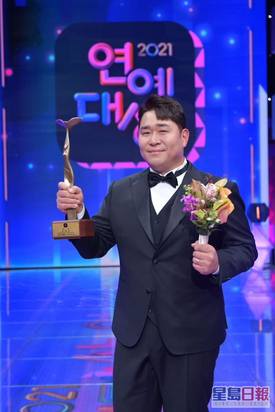 文世润获颁年度大奖「大赏」及「年度综艺人奖」。