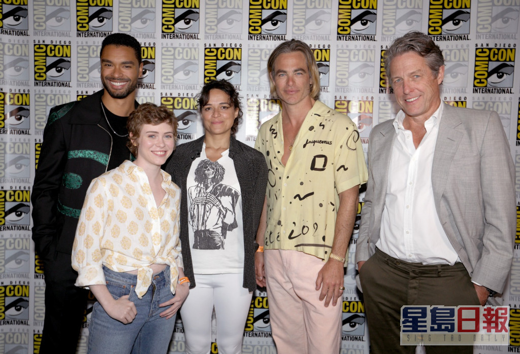 （左起）Rege、Sophia、米雪、基斯及曉格蘭特今日現身Comic-Con為《龍與地下城：盜亦有道》宣傳。