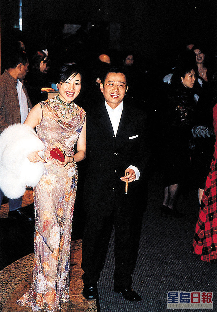 羅霖於1996年嫁富商劉坤銘後淡出娛樂圈。