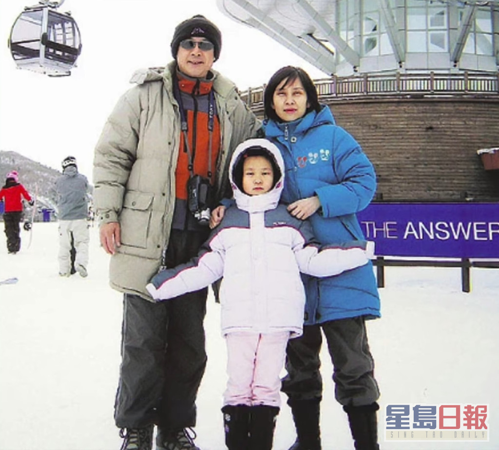 李成昌1993年娶任職銀行圈外太太，2001年誕下一女。