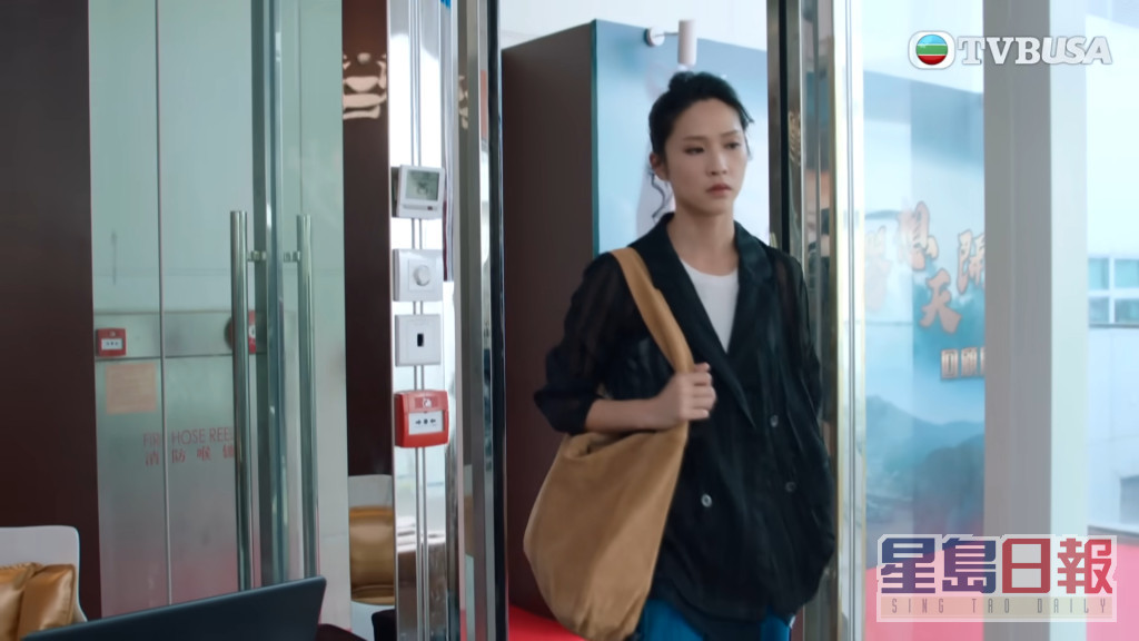 蒋祖曼于剧中饰演黎耀祥女儿，非常有女强人气势。