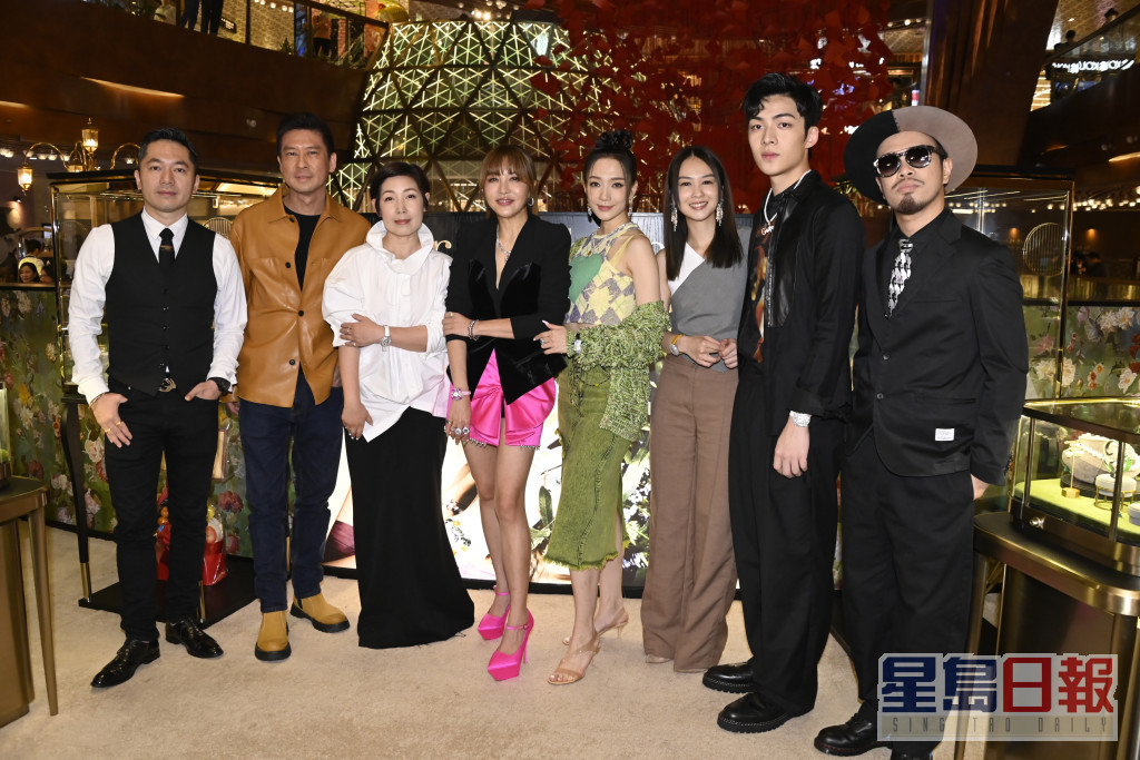 王君馨、张纹嘉、C AllStar成员Jase、黎芷珊、余宗遥等出席胡曦文的新店开幕。