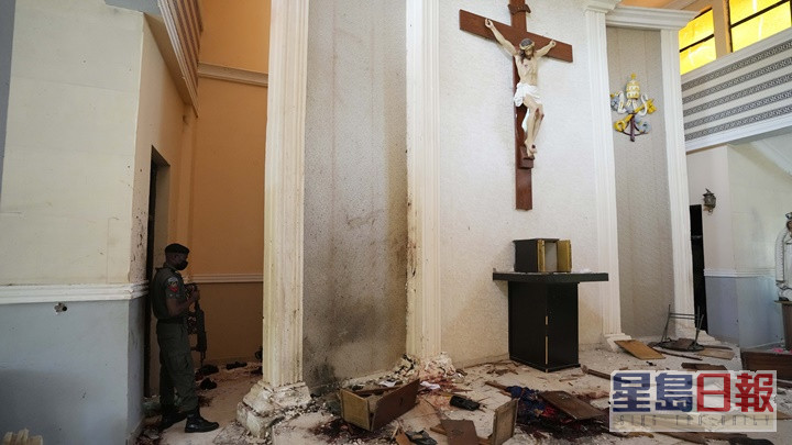 遇袭的教堂事后一片混乱。AP图片