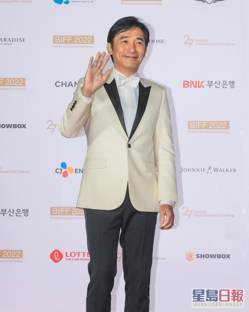 梁朝伟去年10月获釜山电影节颁发亚洲电影人奖，他亲身远赴当地领奖。