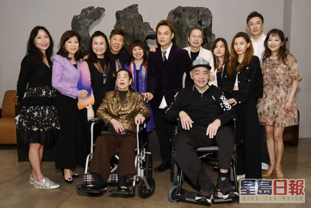 经理人方俊妈妈日前90大寿，梅小青、张伟文、胡渭康、王美兰、环星娱乐老板张国林等出席贺寿。