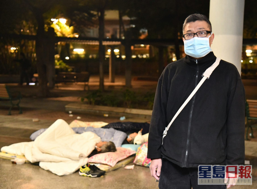 社協組織幹事吳衞東表示，現時通州街公園有過百名露宿者，有四分三的人寧願逗留在公園內，都不願到避寒中心暫住。