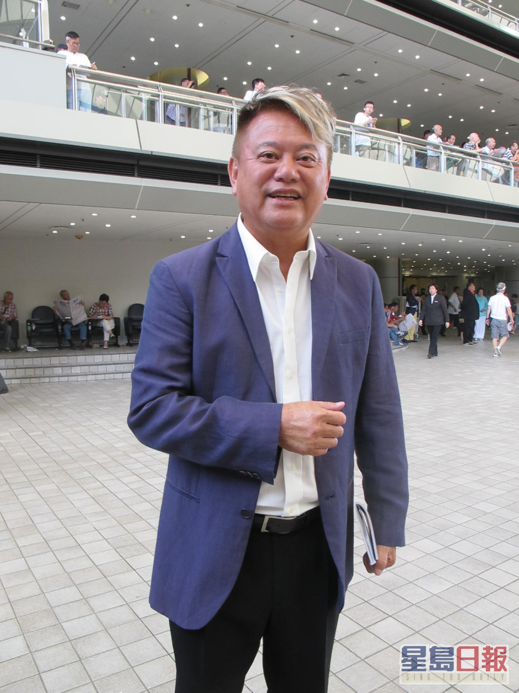 72岁的陈百祥早于70年代与朋友合资搞制衣生意，身家曾一度达2,000万元。