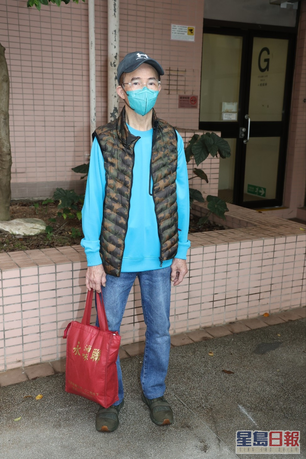 梅啟明上月23日在銅鑼灣餐廳工作期間，不慎跌傷送院，留醫13日今日終於出院。
