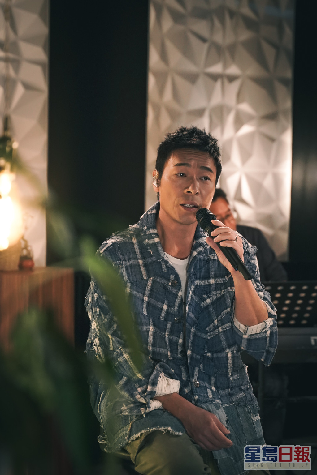 許志安去年簽約環球唱片推出新歌，正式復出歌壇，開直播演唱會時更狀態大勇，獲得不少樂迷支持。