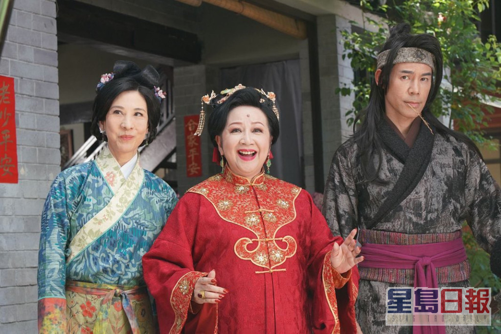 薛家燕主演今年TVB贺岁剧《黄金万両》。