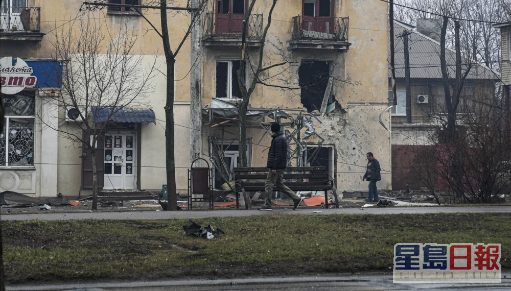 马里乌波尔市民宅受攻击。AP图