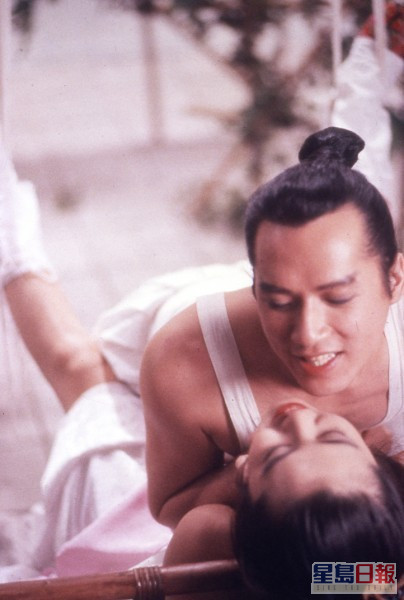 单立文于1990年电影《潘金莲之前世今生》中，与王祖贤合作。