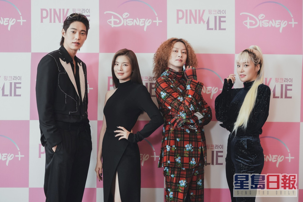 （左起）宋元锡、李善彬、金希澈及RalRal主持的《粉红谎言》已首播。