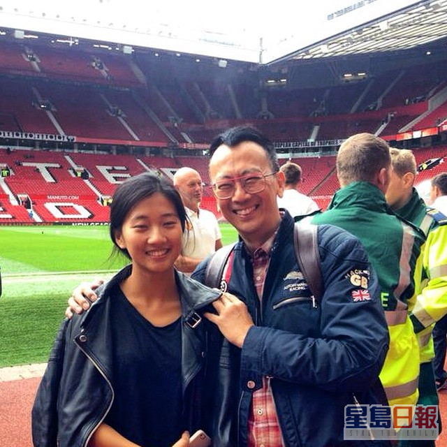 郑瑶曾于英国中学会考考获11A佳绩，名副其实是一名学霸。