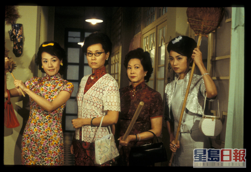 白茵（右二）曾拍TVB剧《非常外父》。