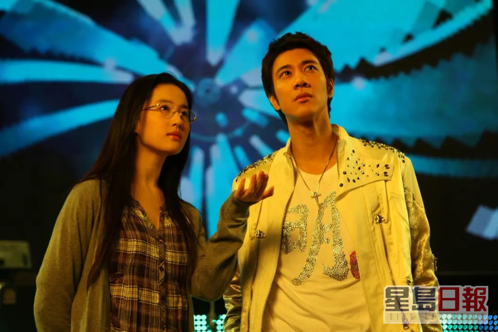 王力宏自編自導自演電影《戀愛通告》，咁就攞咗劉亦菲嘅大銀幕初吻。 