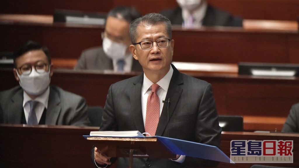 陈茂波到立法会宣读财政预算案。陈极彰摄