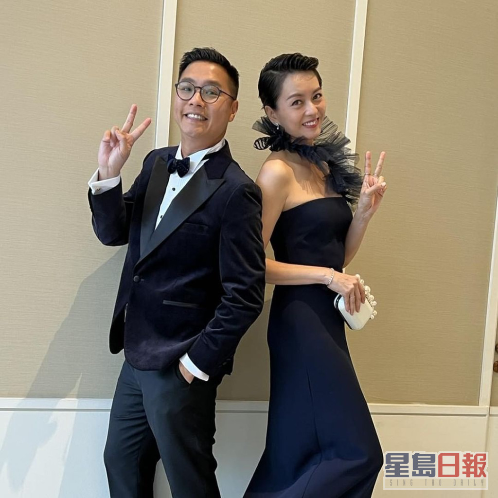 梁詠琪與《反起跑線聯盟》導演劉偉恒一同出席頒獎禮。