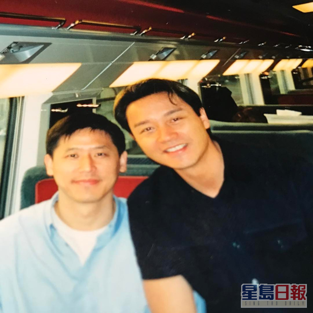 2015年4月1日，唐唐开设公开的IG帐户，分享哥哥的绝密相片。  ​