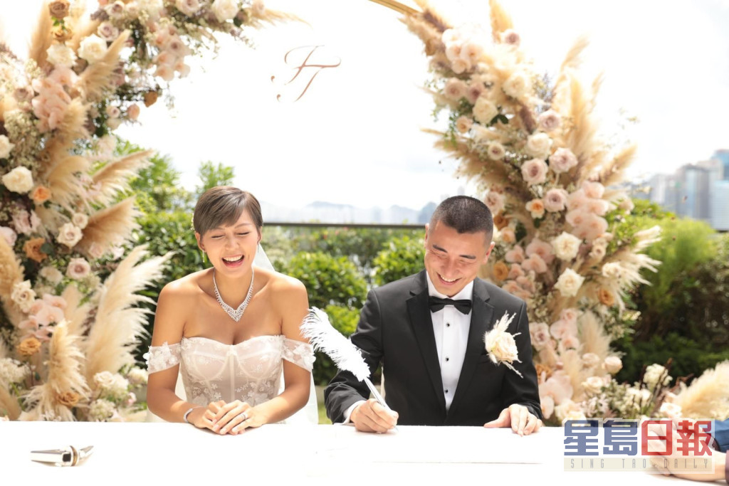 2021年7月洪永城及梁诺妍都喺Rosewood酒店及宴会场地设宴及签纸注册结婚。