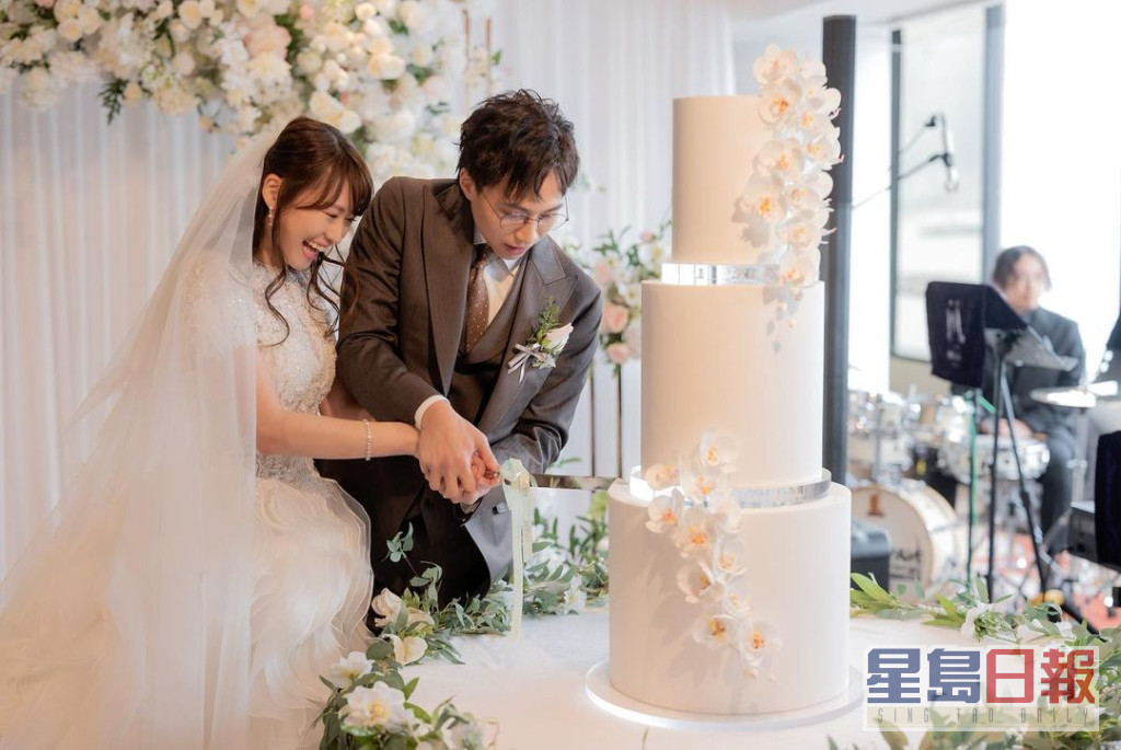 吴业坤与滨口爱子今年3月补办婚礼。