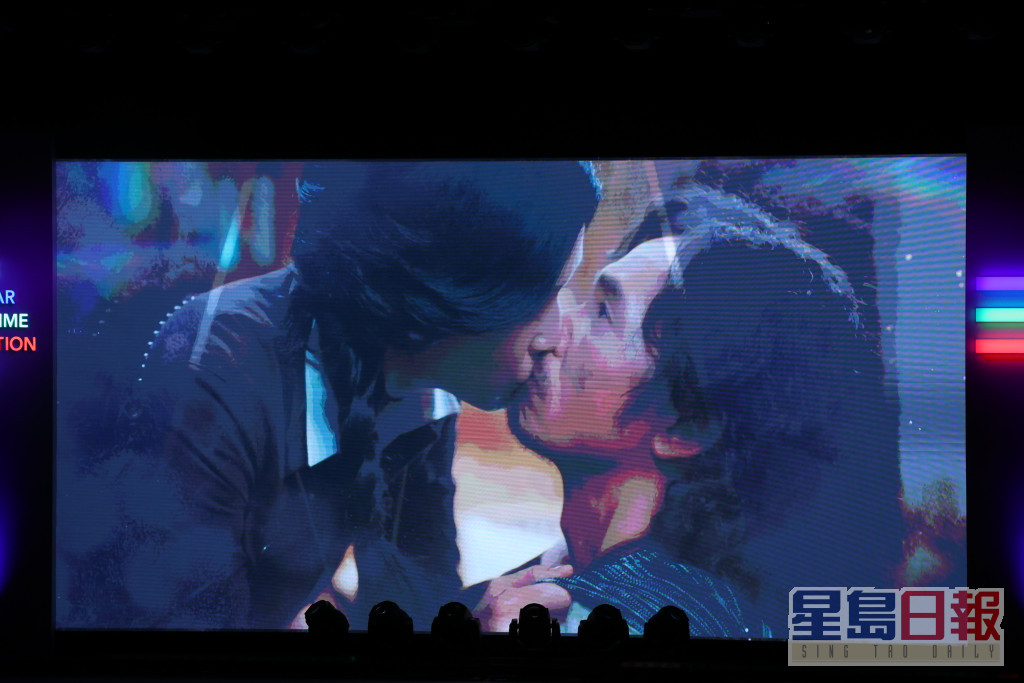 陈豪与与太太陈茵媺（Aimee）在剧集《罗密欧与祝英台》中激吻片段最为抢眼。