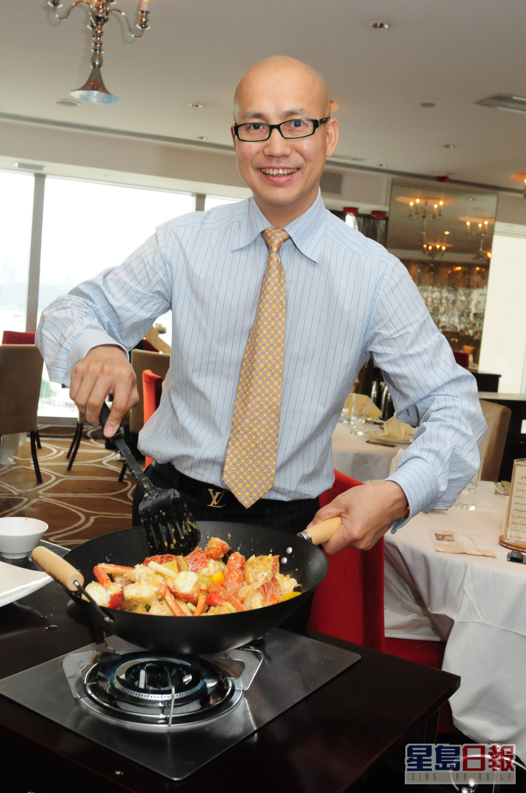 黃永幟成名為不時接受傳媒訪問，親自下廚示範炮製不同菜式，成為香港名廚之一。