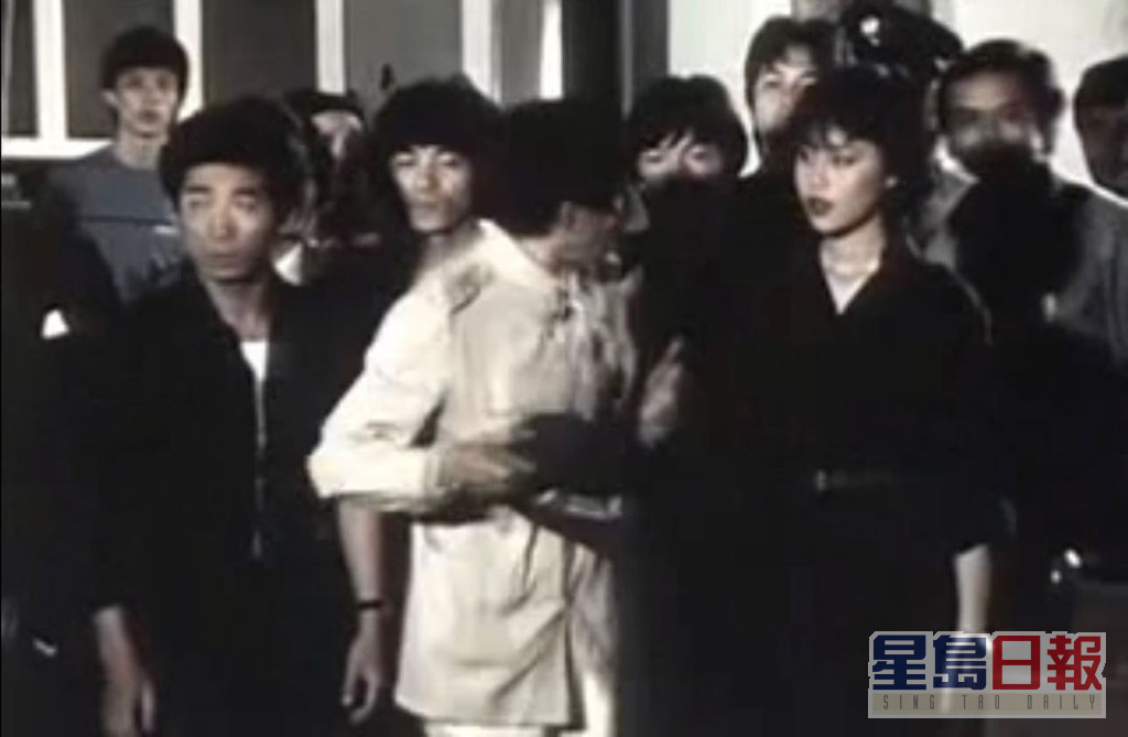 顾纪筠（右）本月初贴出有份演出的电视剧《凹凸神探》截图，悼念同剧的哥哥张国荣逝世20周年。