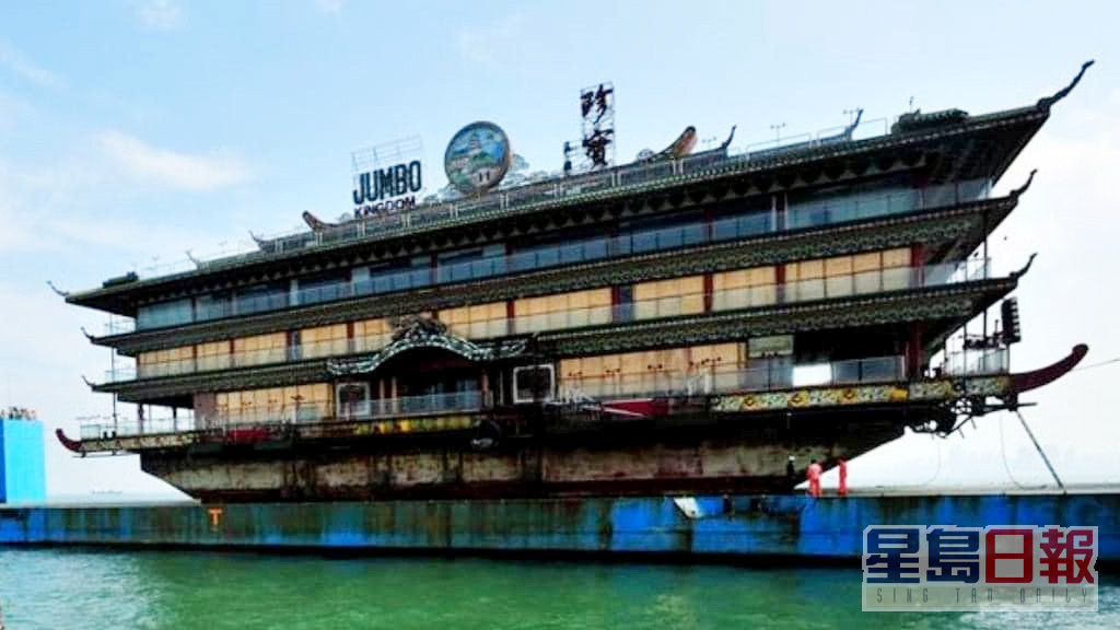 1999年「海角皇宮」被移送菲律賓時，是利用半潛船運送。FB圖片