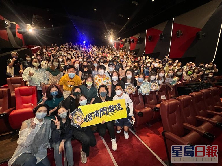 郑伊健近日为新片《深宵闪避球》四出宣传。