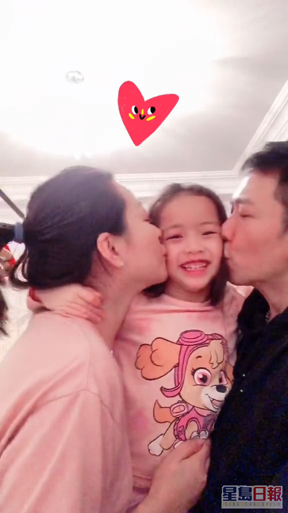 溫兆倫2013年與內地太太趙庭結婚，誕下一女，在北京落地生根。