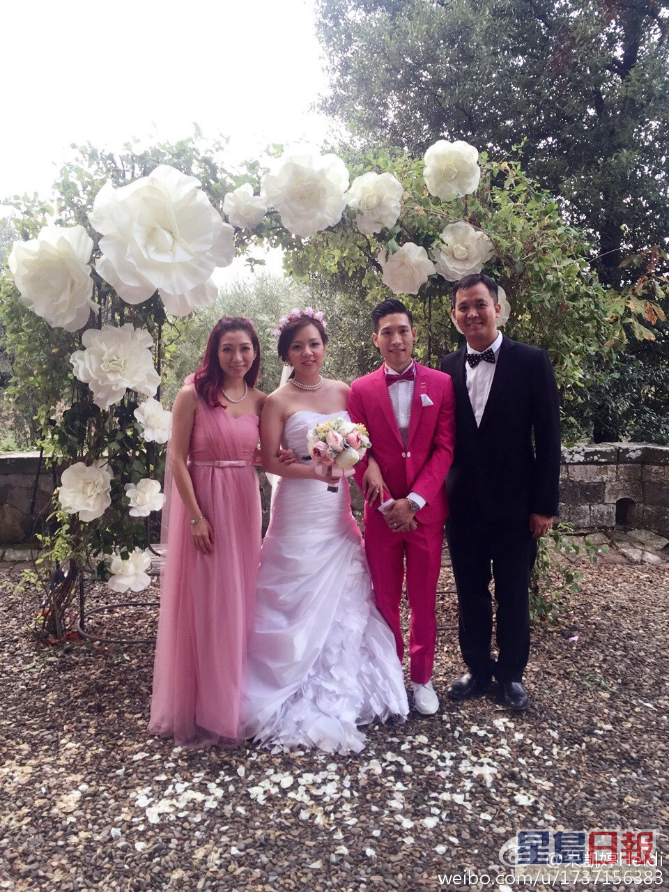 戚黛黛2016年与机师老公Calvin Yeung结婚。