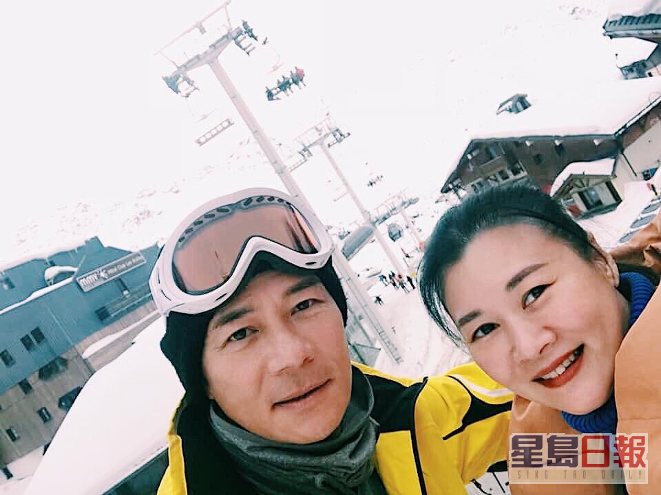 張兆輝1997年與圈外人郭碧妍結婚，兩人育有一子一女。