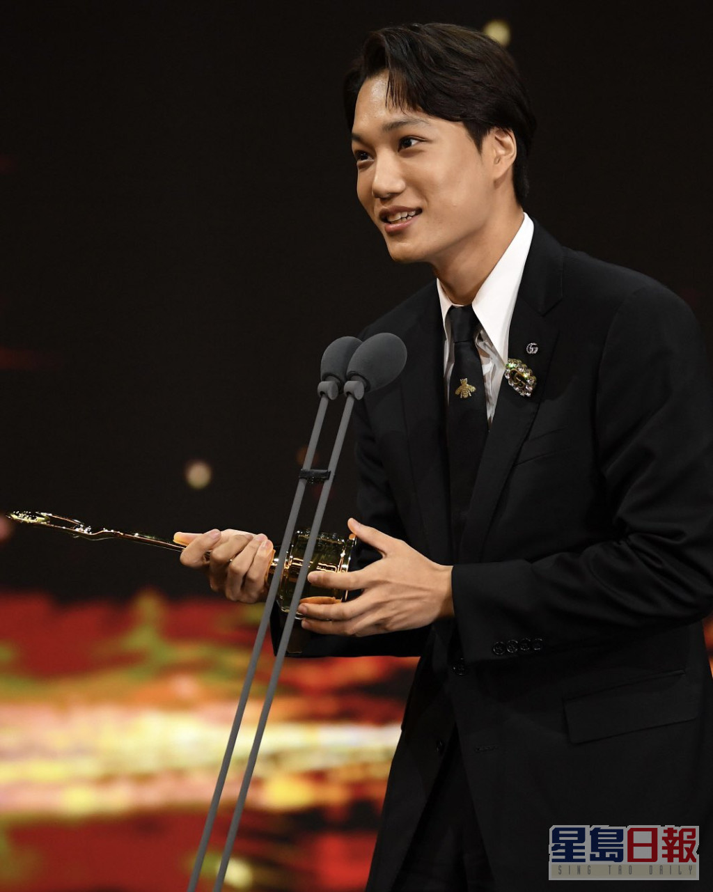 Kai奪得綜藝男子新人獎。