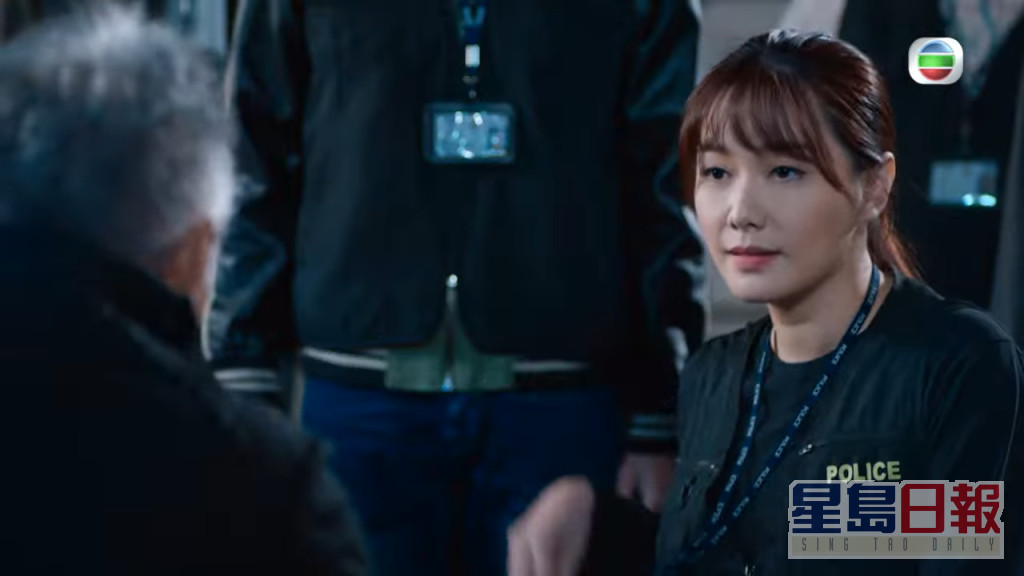 汤洛雯在《隐门》饰演警花「杨忻晓」。