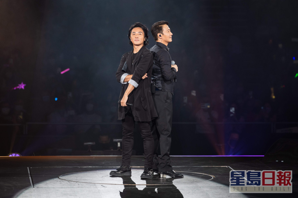 郑伊健（左）将于下月在红馆举行演唱会。