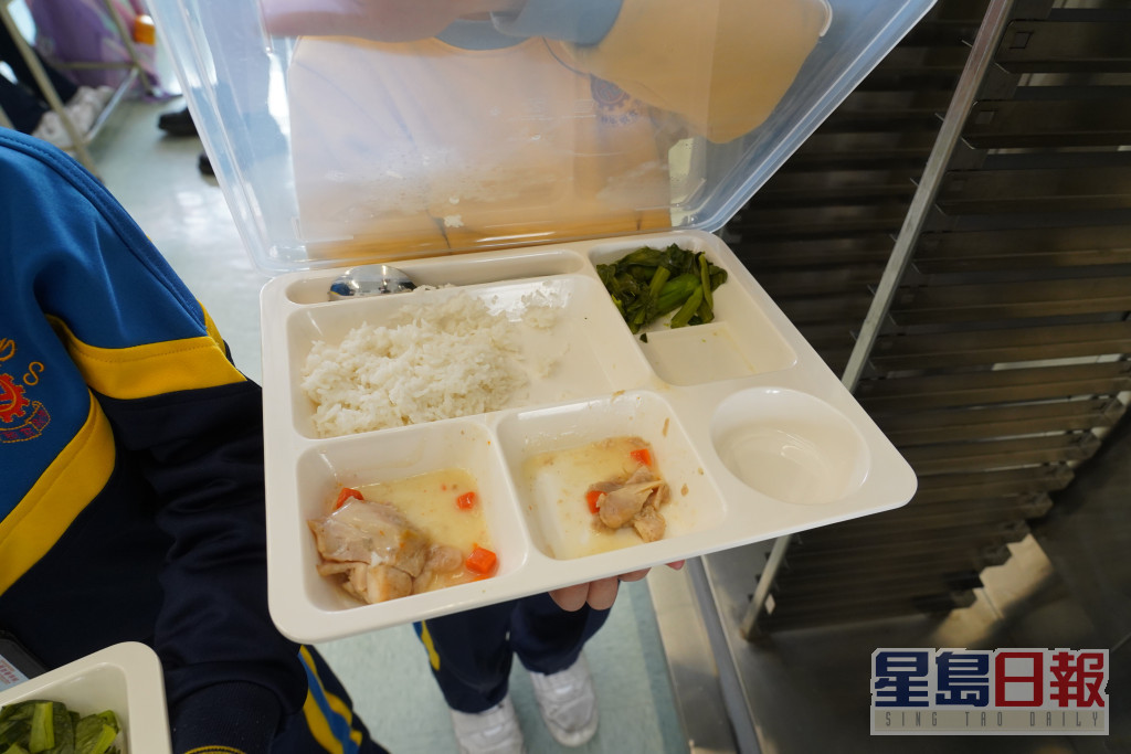 卢宠茂指出有关初小学生午膳测试，午膳的钠含量正减少。资料图片
